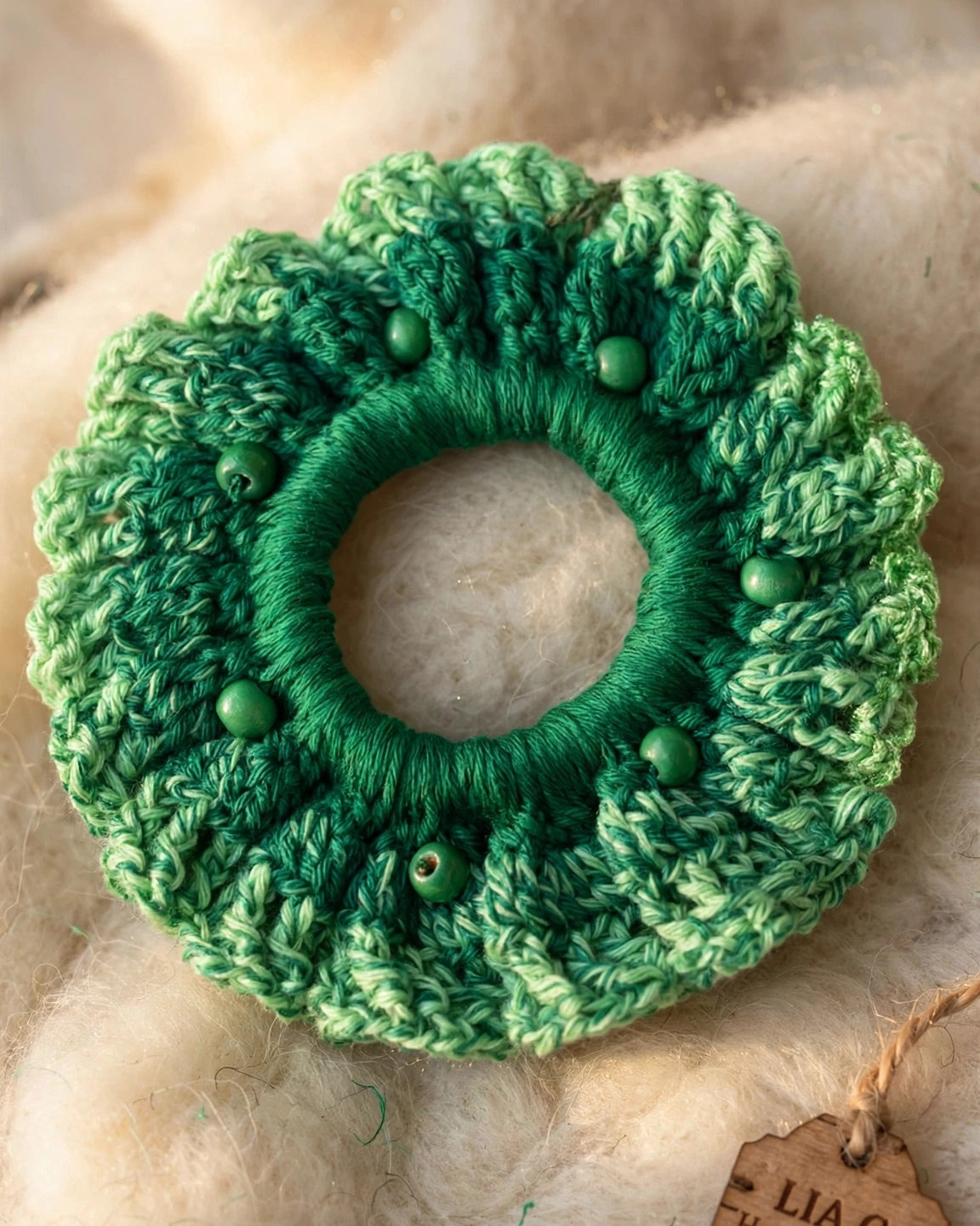 Coletero crochet verde menta y esmeralda con cuentas verdes - LIA.G